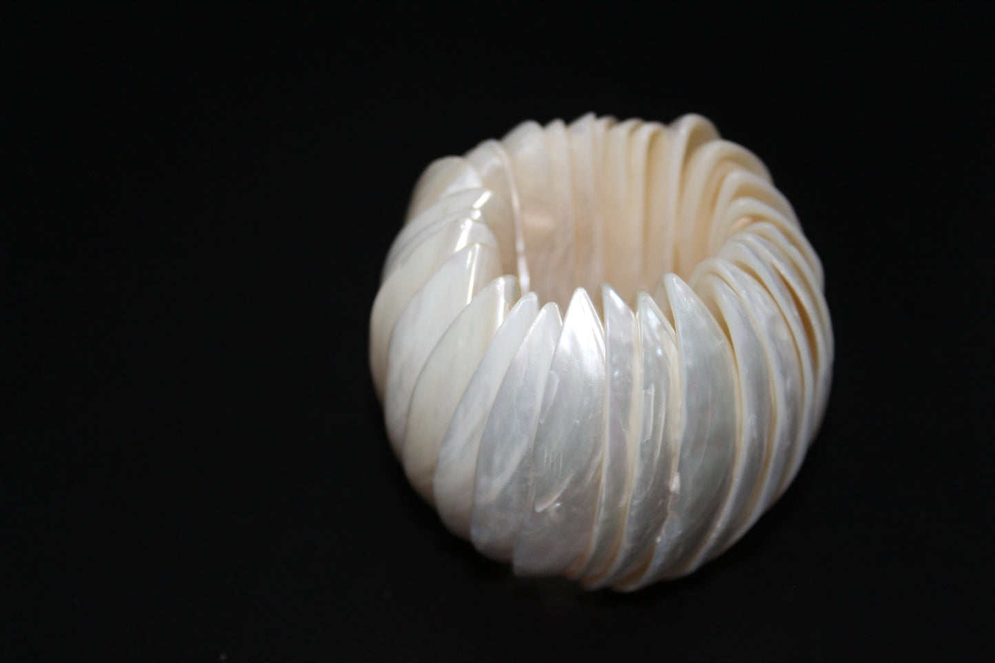 Blond Shell Stretch Bracelet