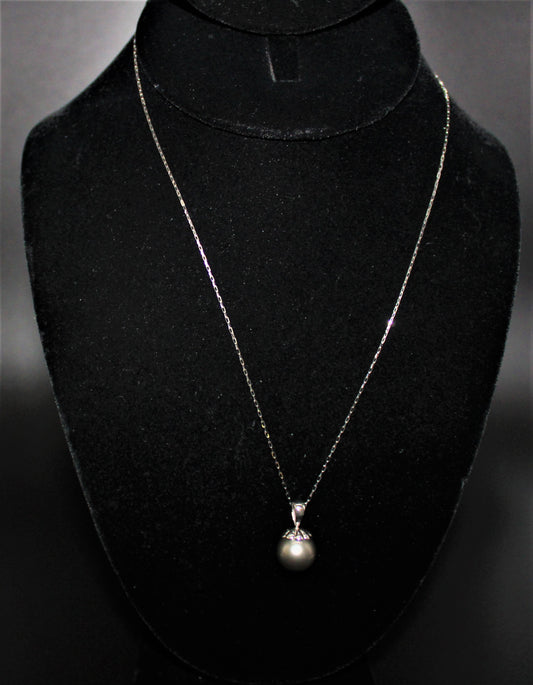 Pearl Pendant with Chain