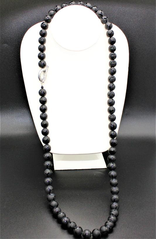 Onyx bead with lightening pattern