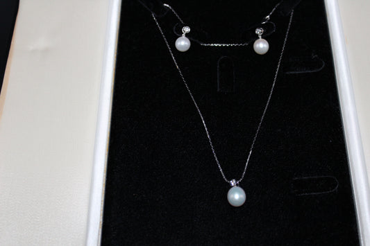 Pearl and Diamond Necklace Set