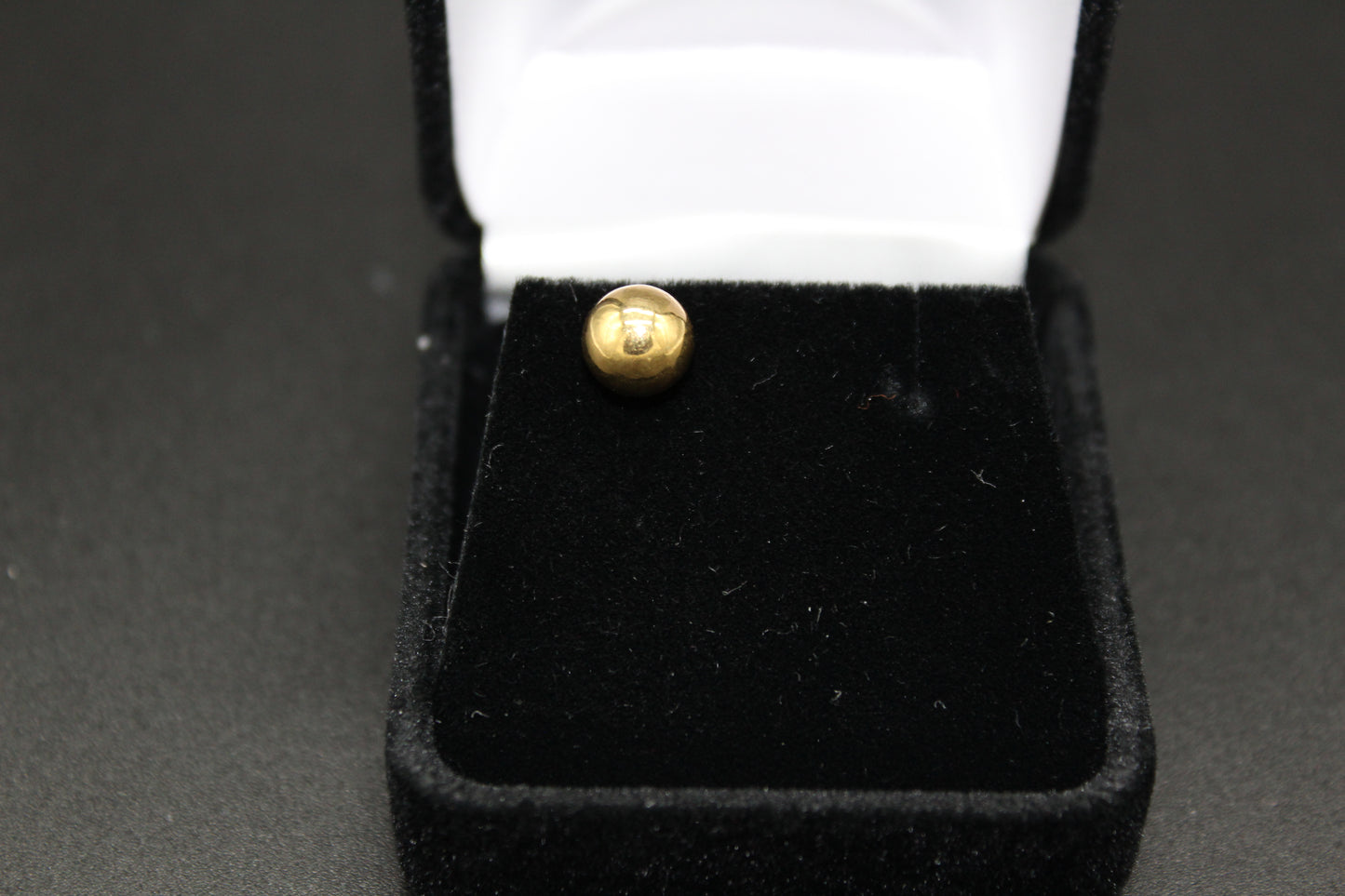 Single Gold Stud Ball