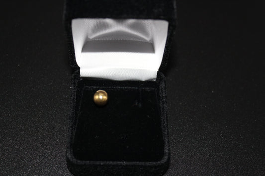 Single Gold Stud Ball