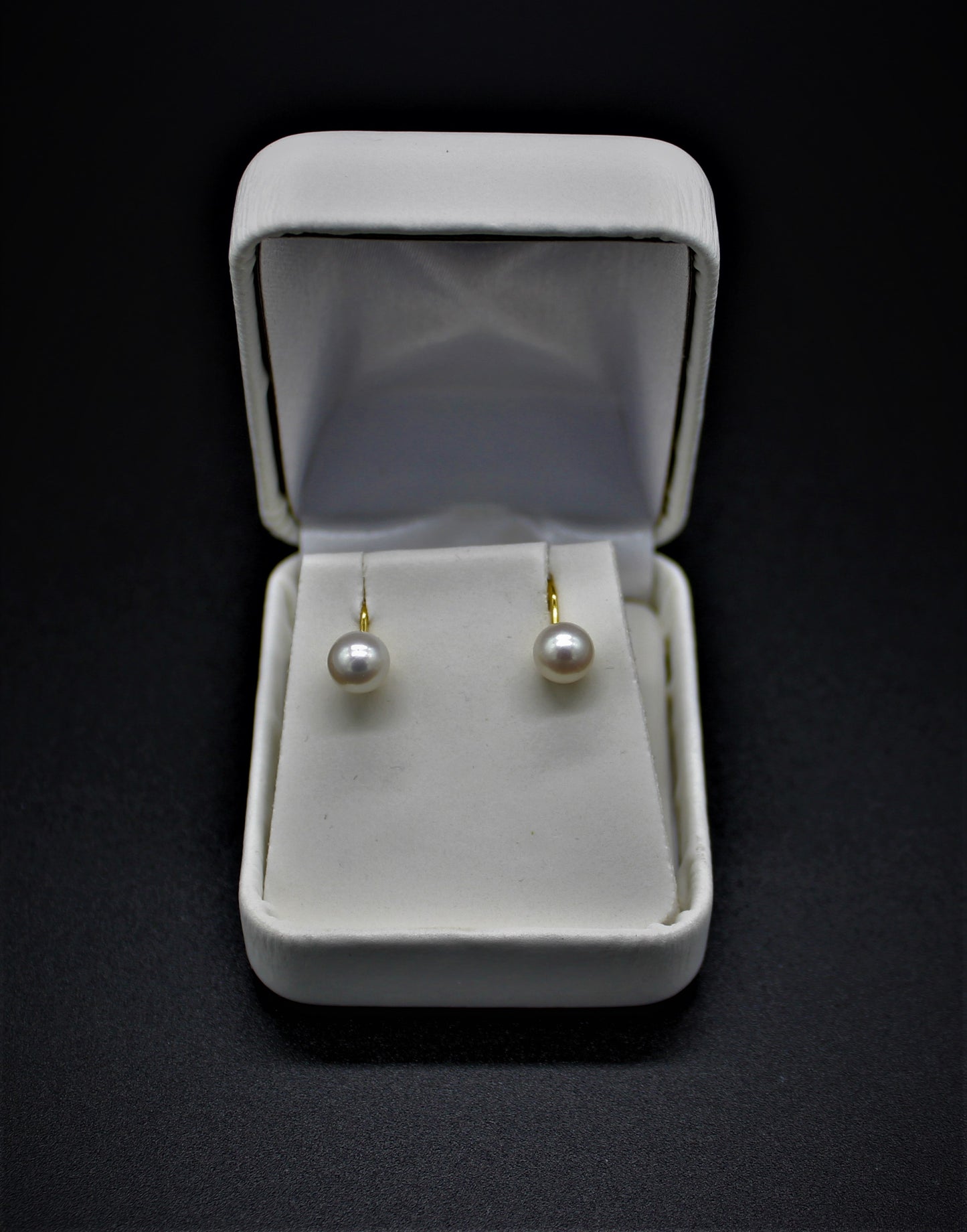 18kt White Akoya Pearl Stud Earrings
