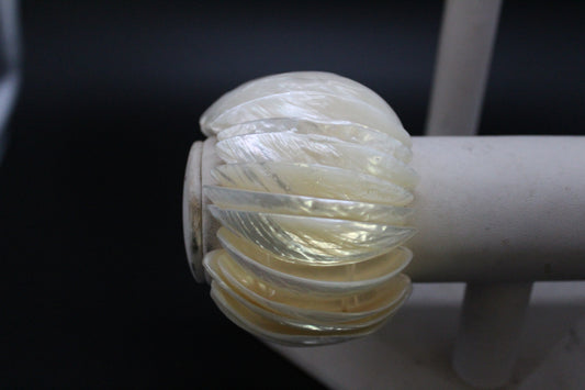 Blond Shell Stretch Bracelet